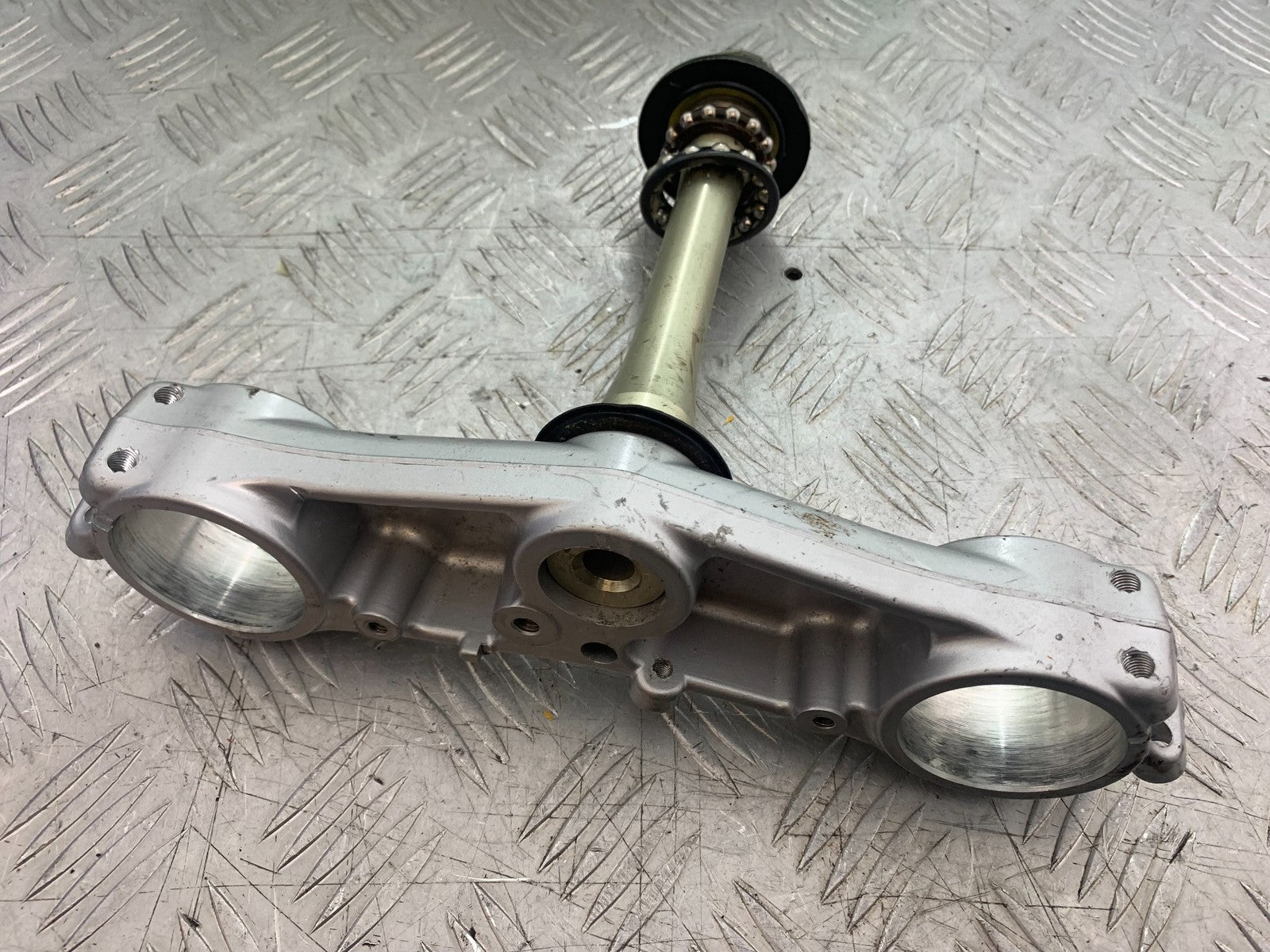 HONDA CBR1000 rr FIREBLADE BOTTOM YOKE  YEAR 2006 (CMB1220)