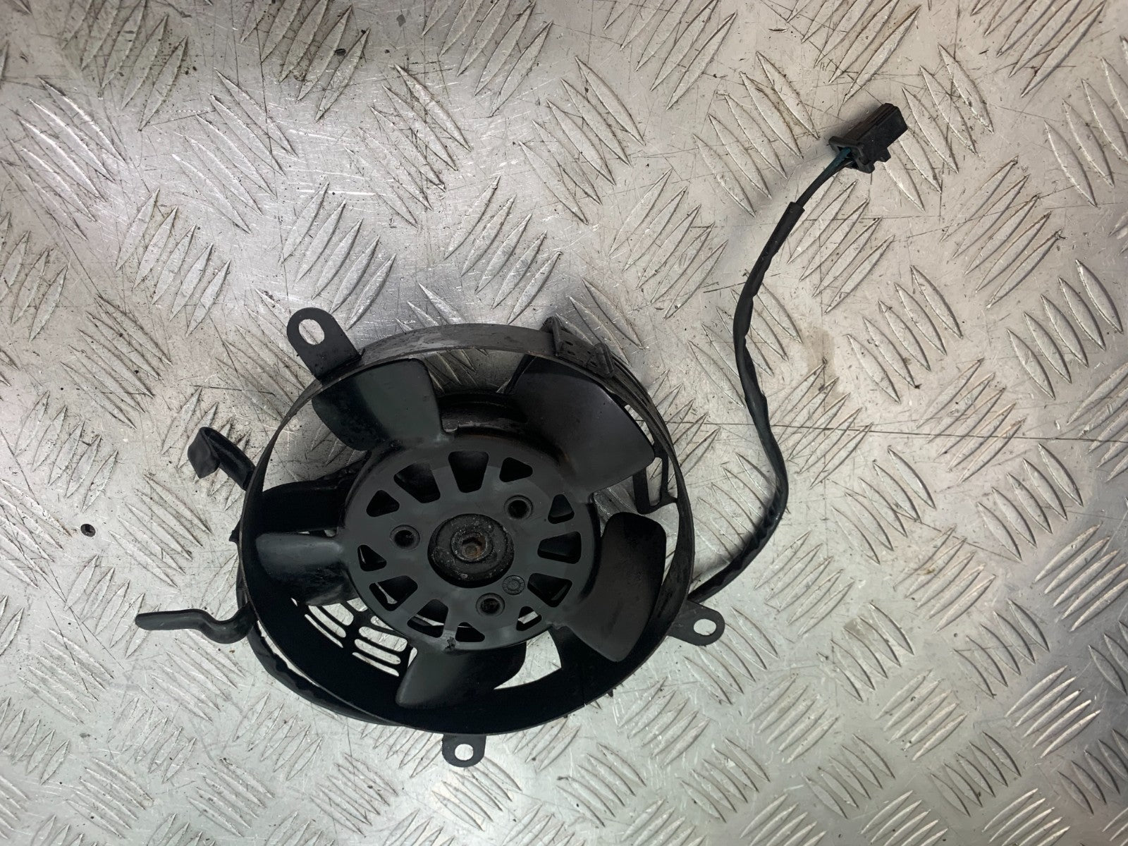 HONDA VT700 VT 700 SHADOW RADIATOR FAN   YEAR 1984-85 (CMB1328)