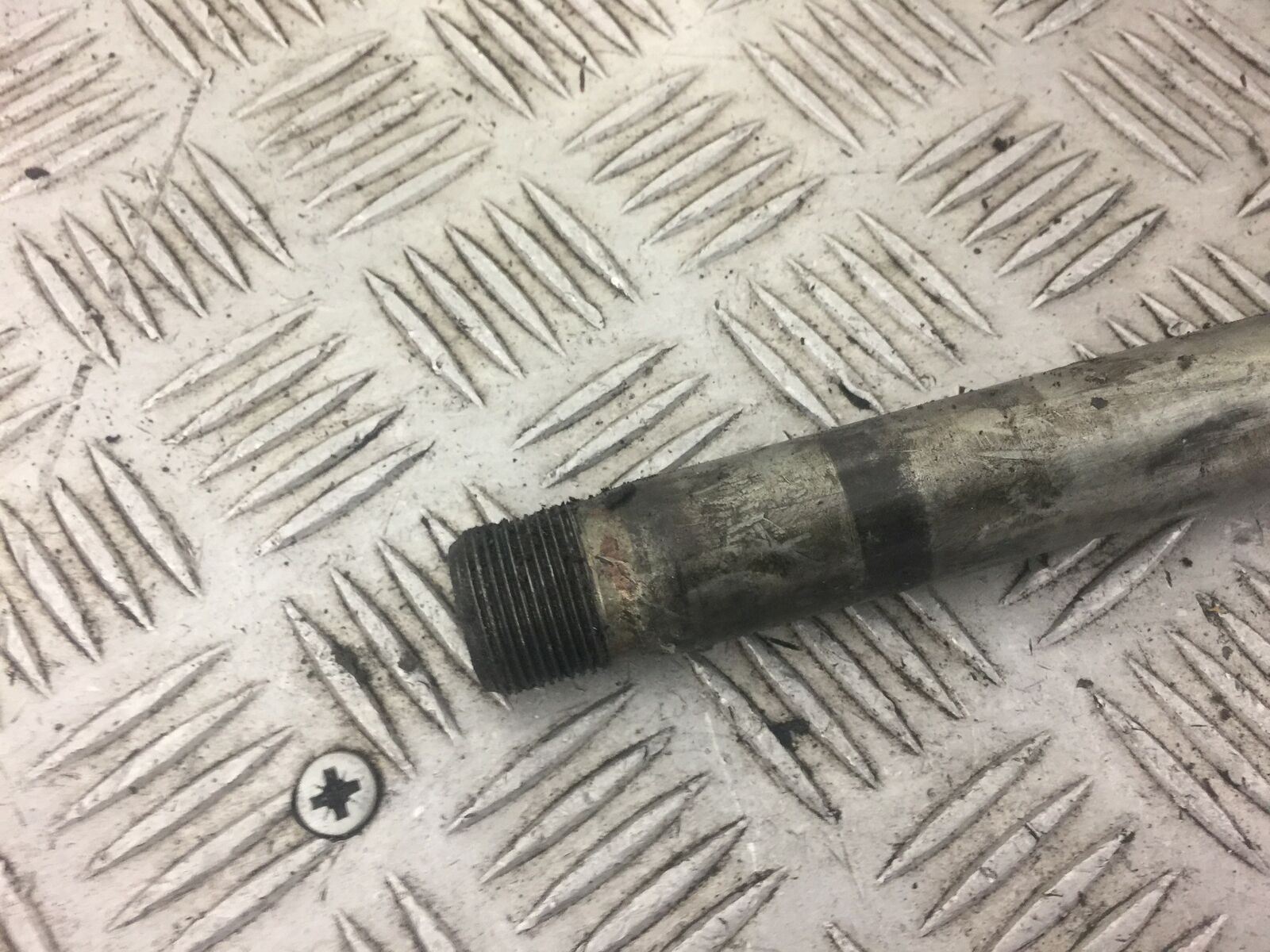 KAWASAKI ZX6R ZX6 J FRONT WHEEL SPINDLE  YEAR 2000  (STOCK 368)