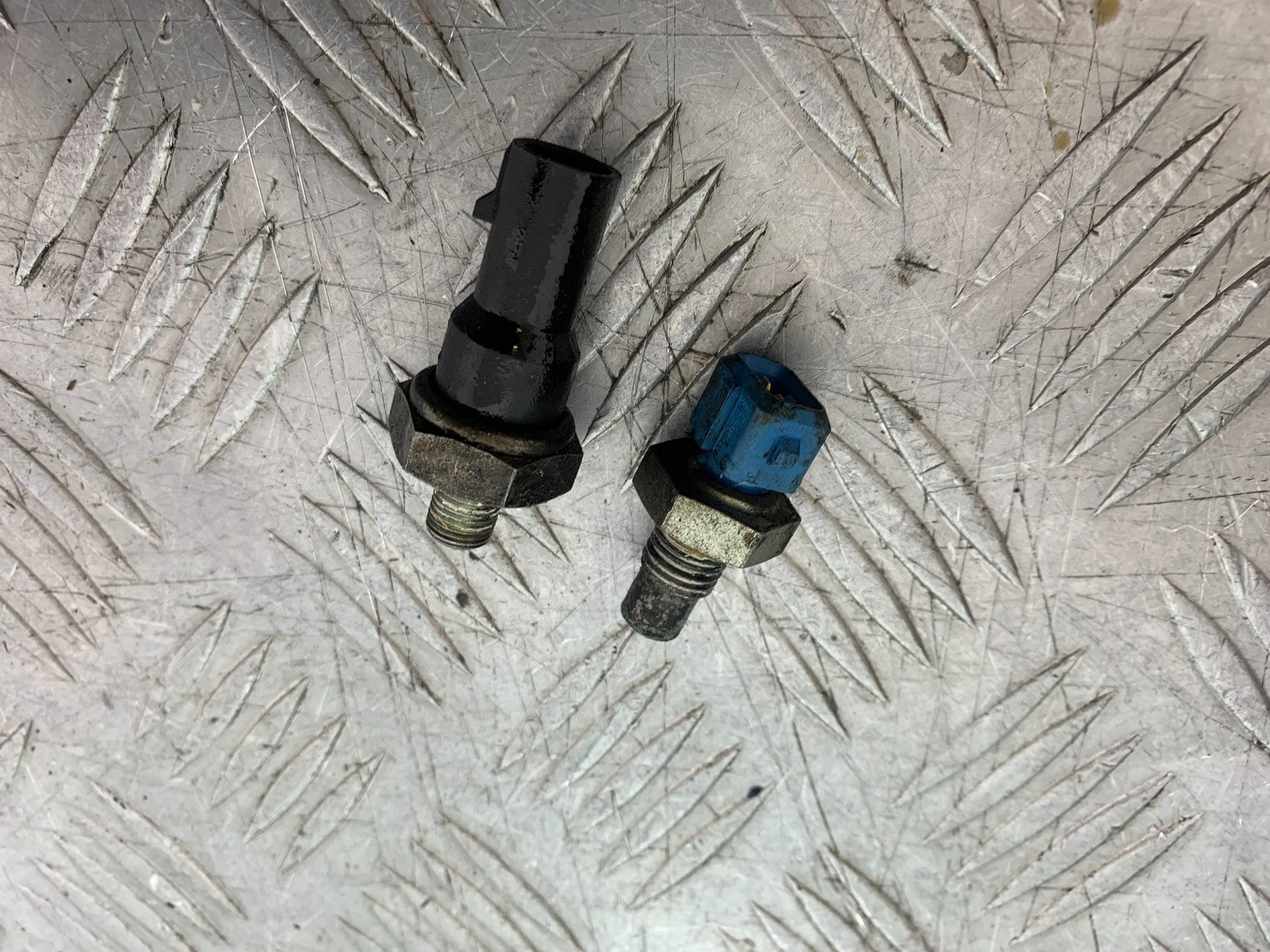 MV AGUSTA 675 F3 2 X ENGINE SENSORS  YEAR 2012-2016 (CMB1302)