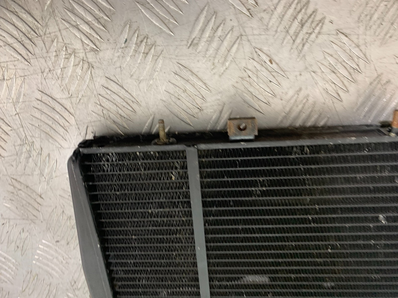 TRIUMPH 955I SPRINT RS RADIATOR  YEAR 1999-03 (CMB1313)