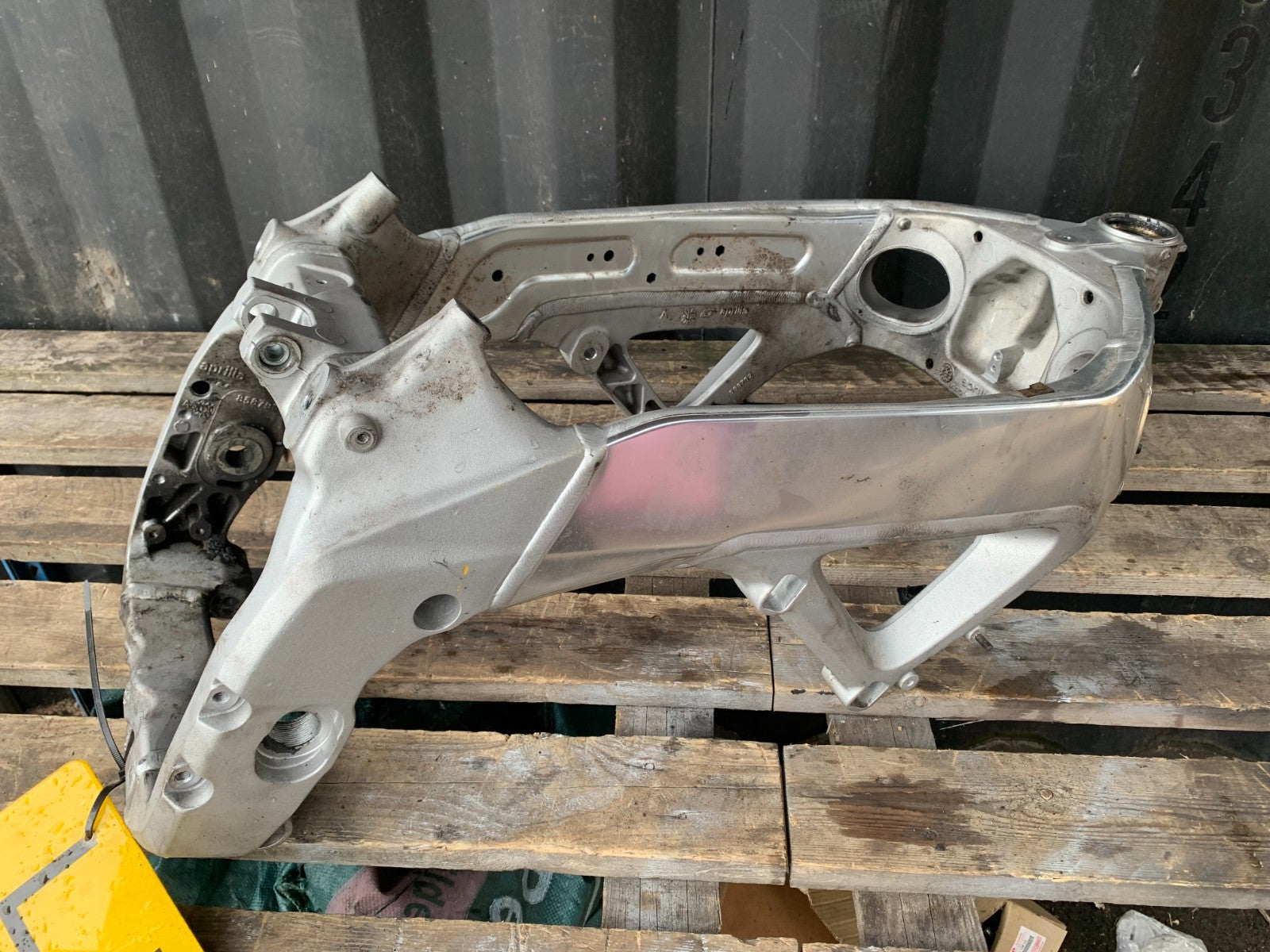 APRILIA TUONO 1000 V4R FRAME REG LOG BOOK YEAR 2011-13  (CMB1316)