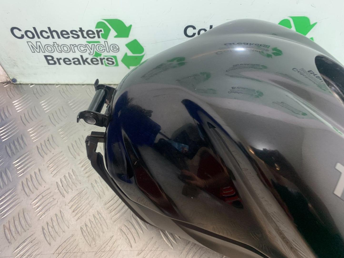 TRIUMPH 675 STREET TRIPLE PETROL TANK   2013-2016 (CMB1186)