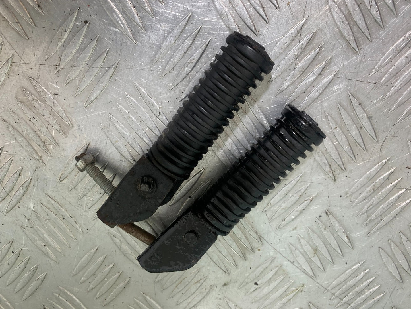 HONDA GL500 GL 500 SILVERWING REAR PEGS   YEAR 1981-82 (CMB1168)