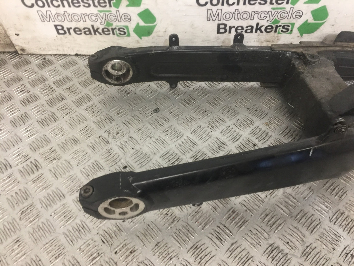 KAWASAKI Z1000 SX SWINGARM  YEAR 2011 (STOCK 796)