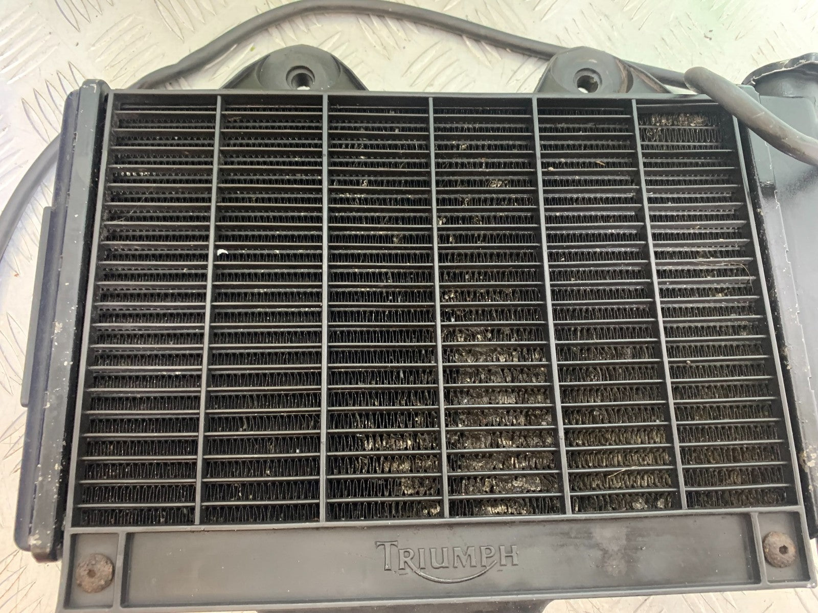TRIUMPH TROPHY 900 RADIATOR AND FAN   YEAR 1991-95 (CMB1251)