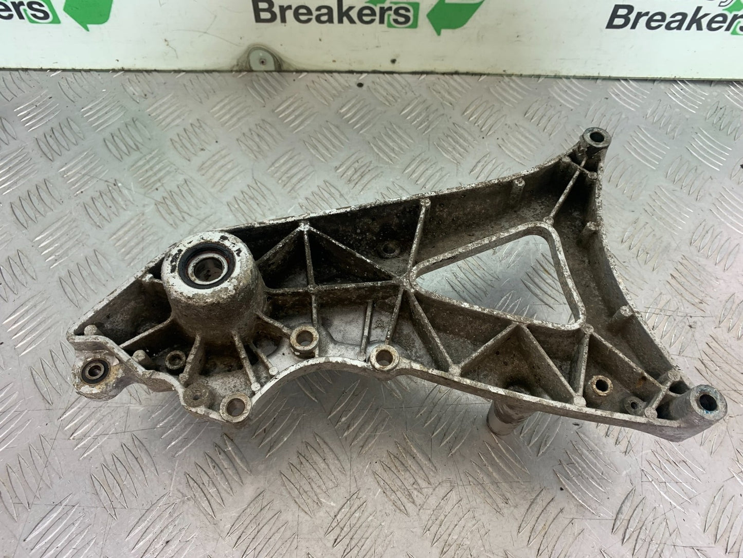 YAMAHA XMAX 250 XMAX 250 EXHAUST BRACKET  YEAR 2006-09 (CMB1201)