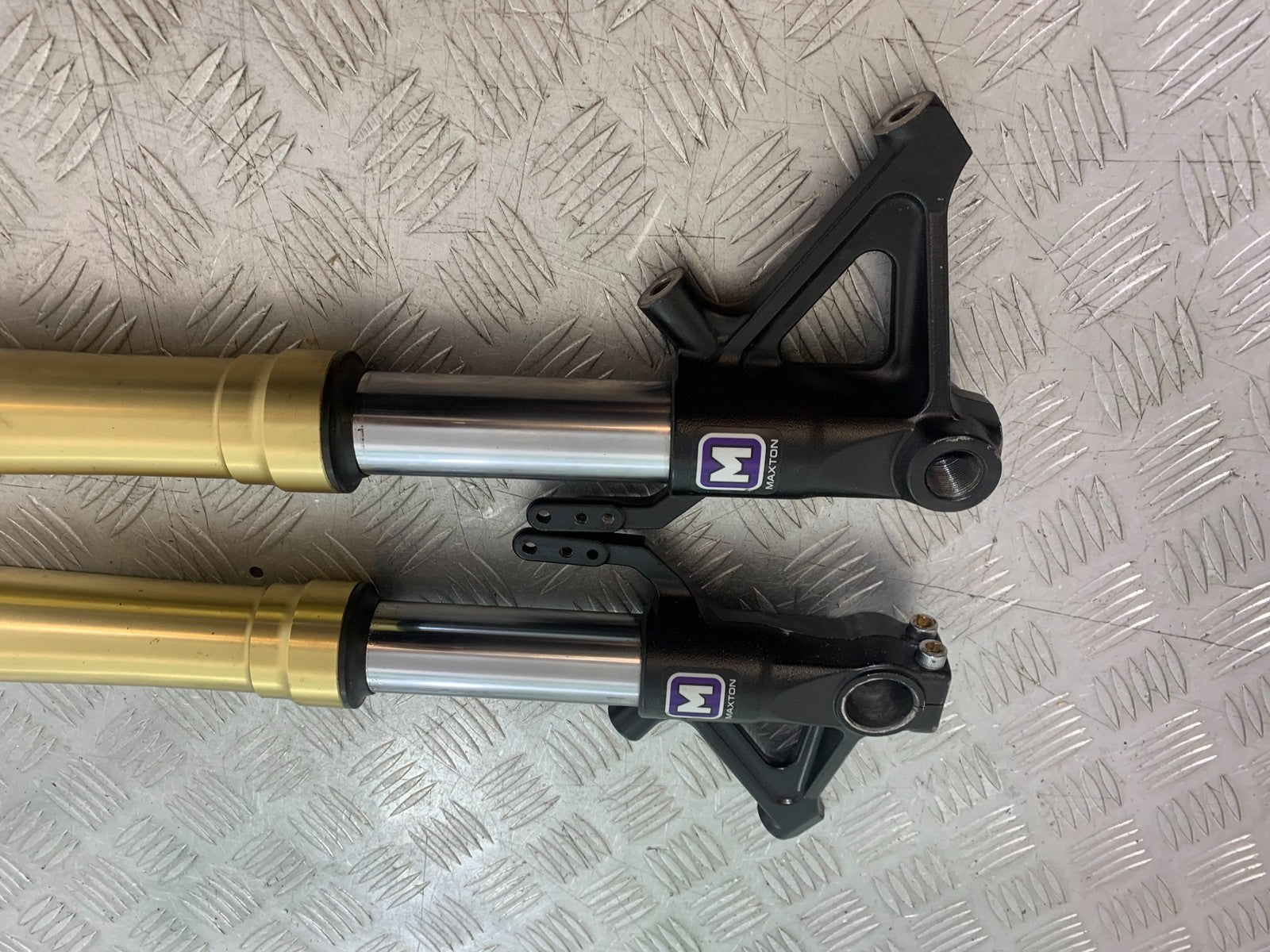 TRIUMPH 1050 SPEED TRIPLE FORKS YEAR 2005-2007 (CMB1322)