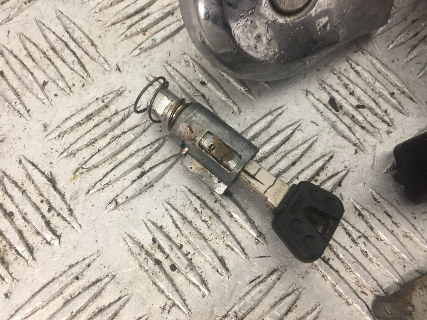 YAMAHA XV535 XV 535 VIRAGO LOCKS AND KEY  YEAR 1994-02 (STOCK 772)