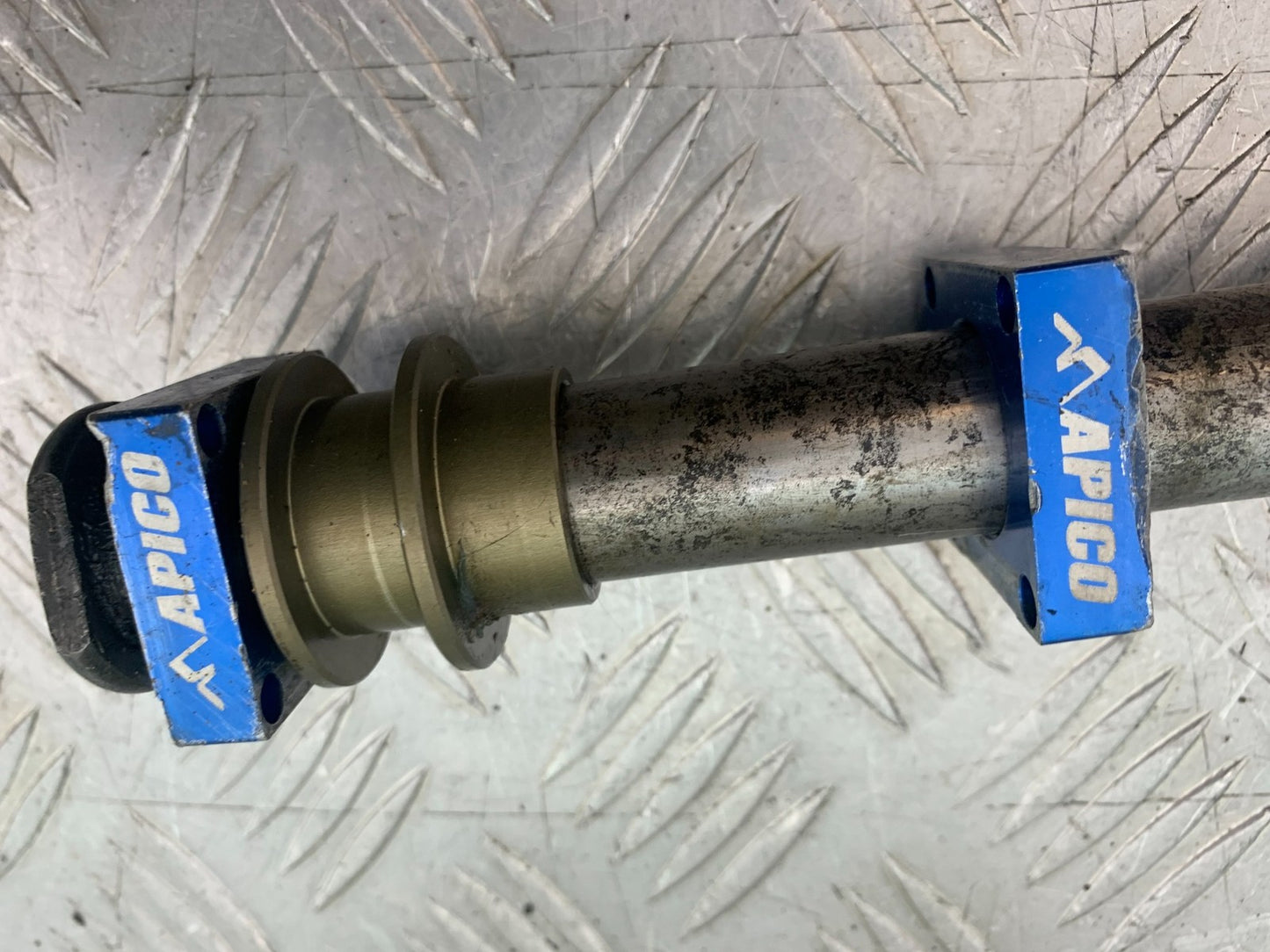 KAWASAKI KXF450 KXF 450 REAR WHEEL SPINDLE YEAR 2013 CMB1217)