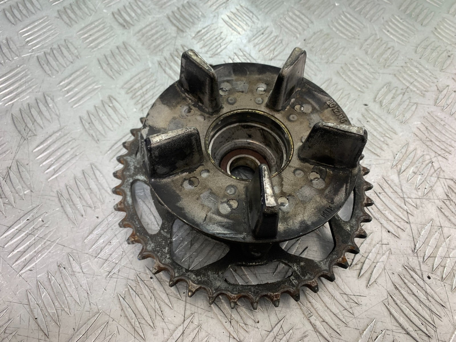 TRIUMPH 955i DAYTONA REAR SPROCKET CARRIER  YEAR 2002-2006 (CMB1229)