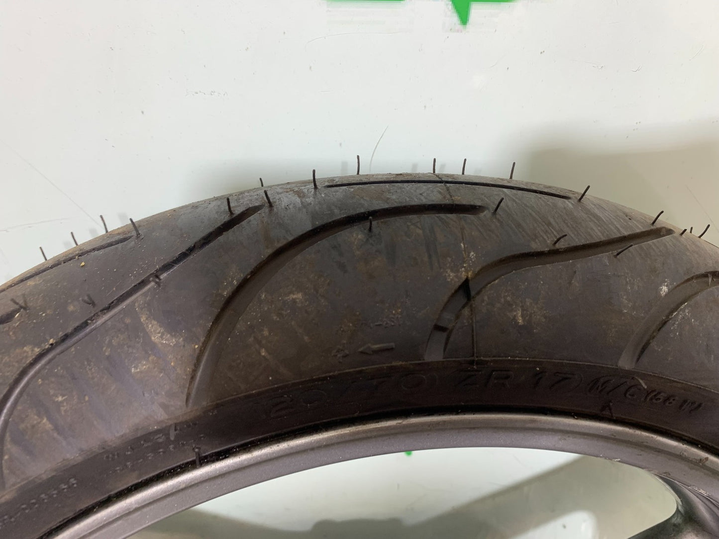 TRIUMPH 955I SPRINT RS FRONT WHEEL (NEW TYRE)  YEAR 1999-03 (CMB1313)