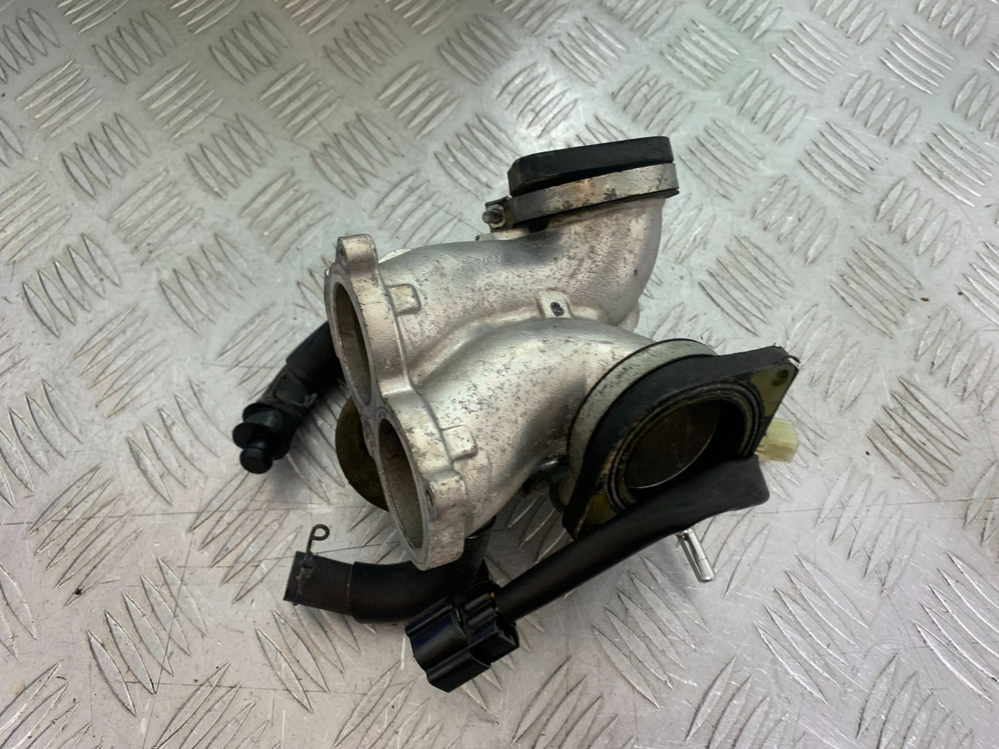 YAMAHA XVS 1300 MIDNIGHT STAR INJECTOR AND MANIFOLDS   YEAR 2007-16 (CMB1200)