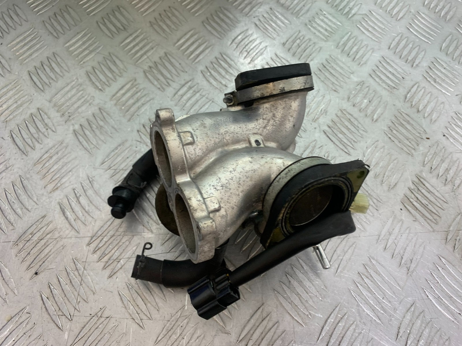 YAMAHA XVS 1300 MIDNIGHT STAR INJECTOR AND MANIFOLDS   YEAR 2007-16 (CMB1200)