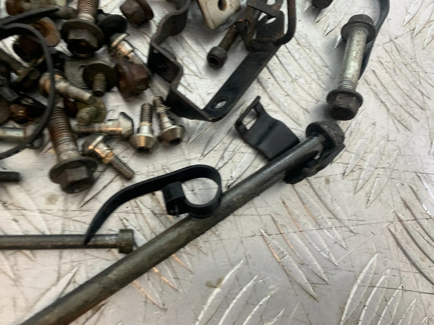YAMAHA YZF R1 4XV NUTS BOLTS BRACKETS  YEAR 1998-99 (CMB1291)