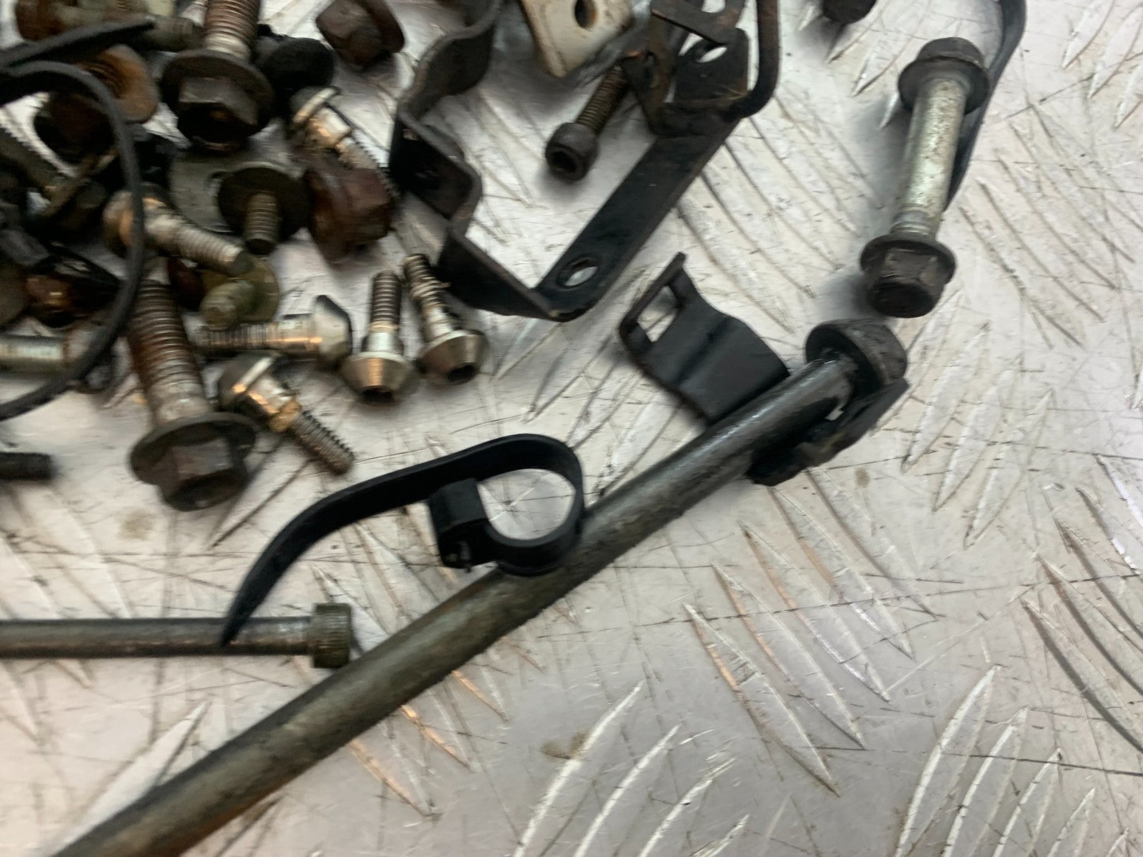 YAMAHA YZF R1 4XV NUTS BOLTS BRACKETS  YEAR 1998-99 (CMB1291)