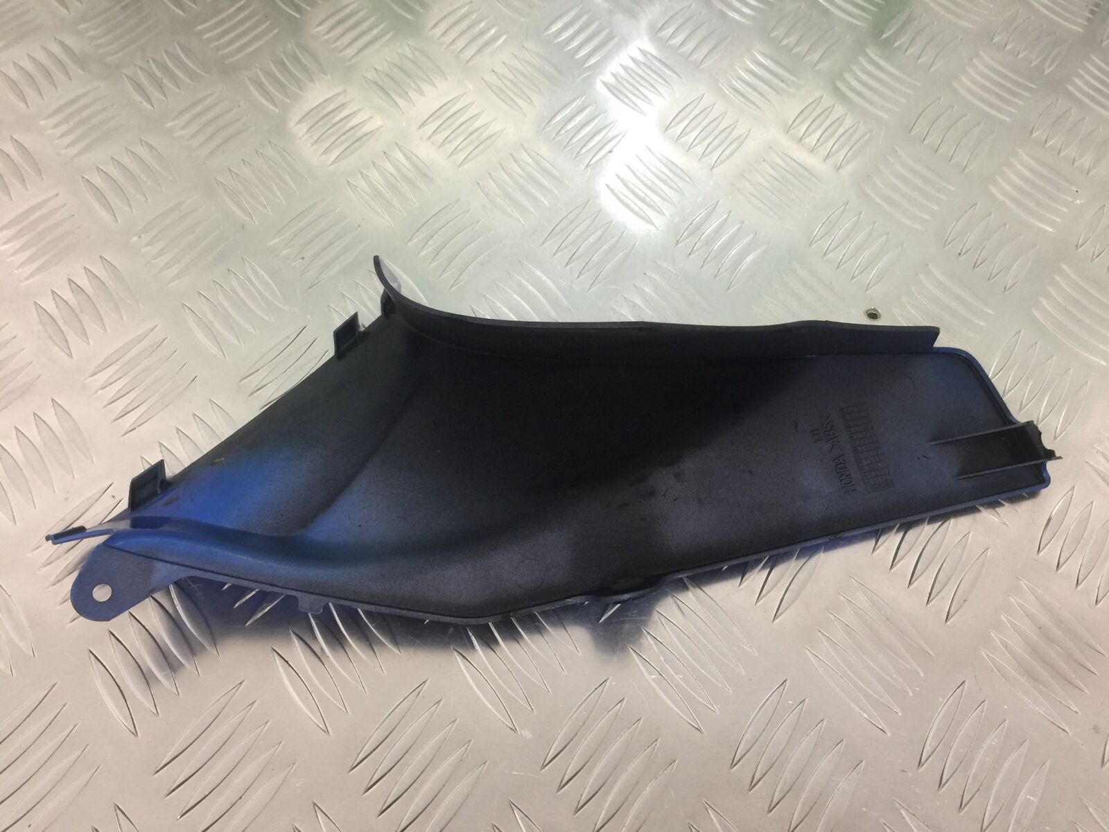 HONDA CBR600 RR TOP FAIRING INFILL PANEL  YEAR 2005-2006 (STOCK 933)