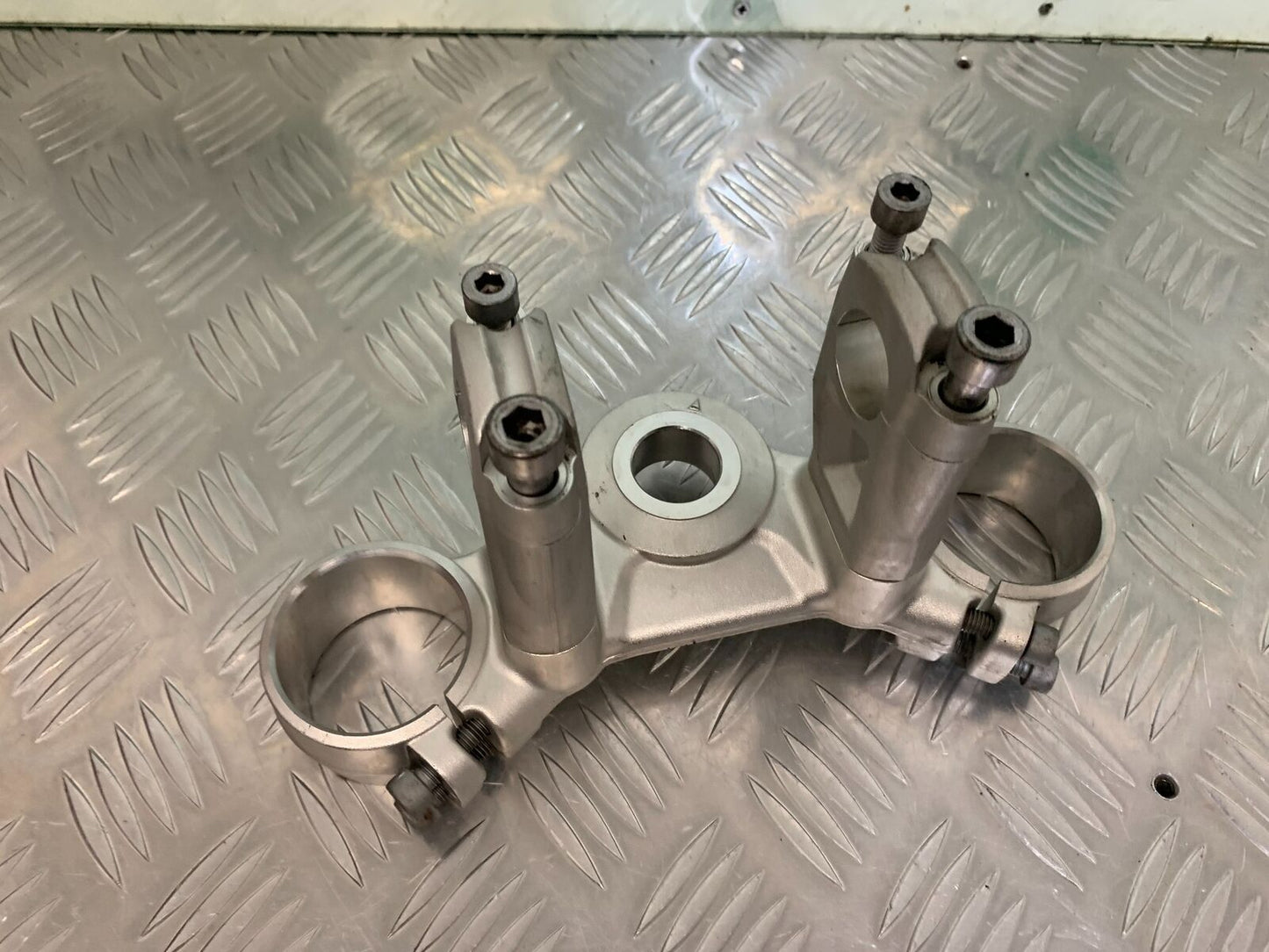 TRIUMPH TIGER 800 XCX TOP YOKE  YEAR 2015-2017  (STOCK 966)