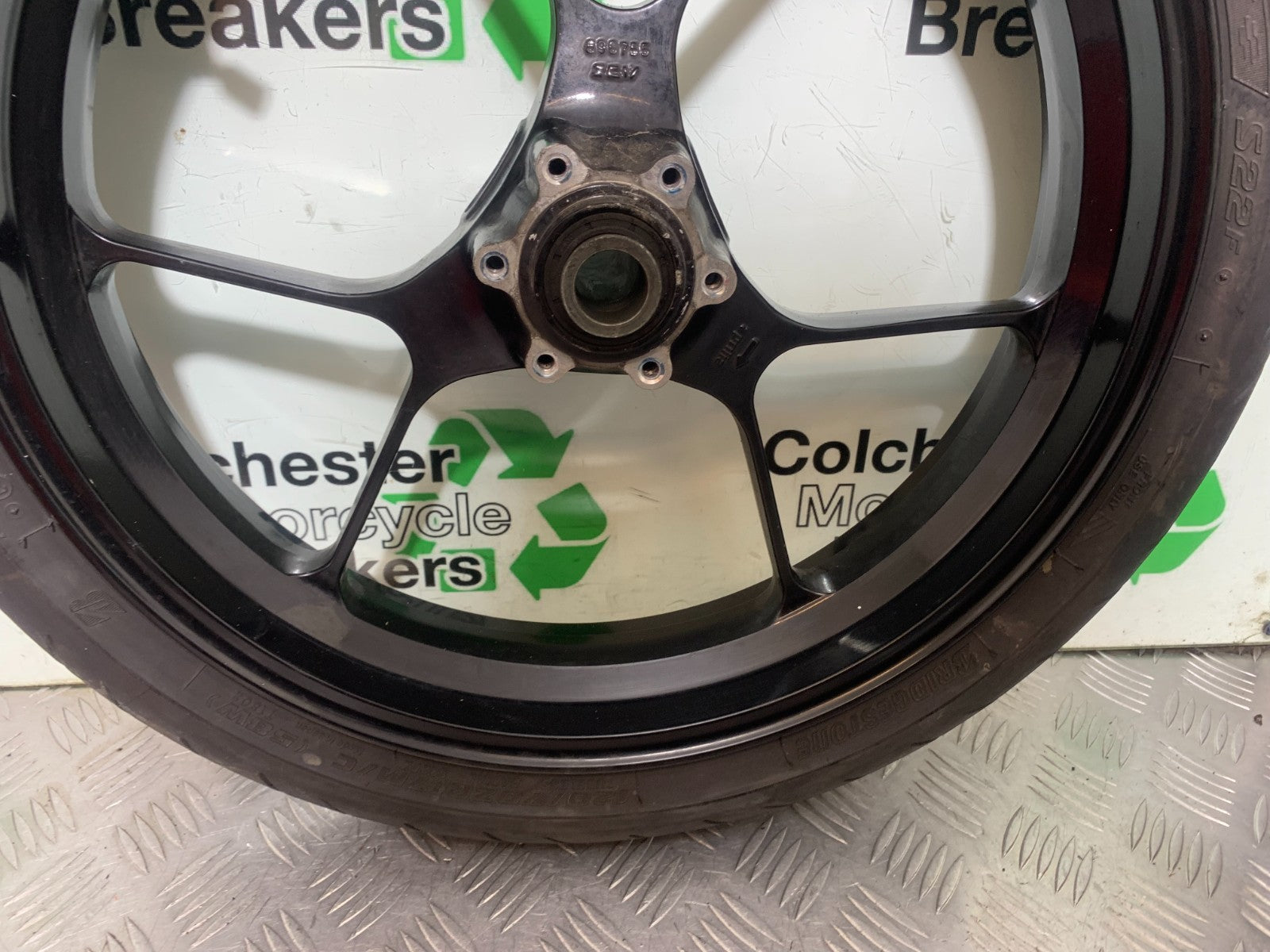 APRILIA TUONO 1000 V4R FRONT WHEEL   YEAR 2011-13  (CMB1331)