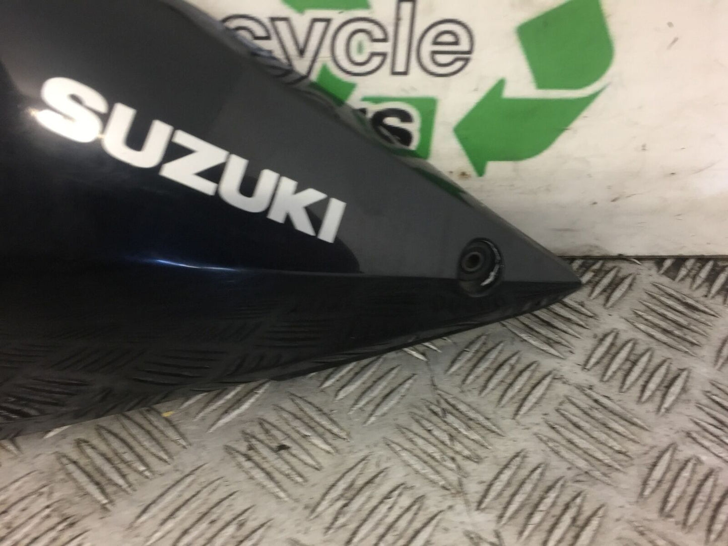 SUZUKI GSF1200  GSF 1200 BANDIT MK2 LEFT AIR BOX COVER  YEAR  2003 STOCK 410