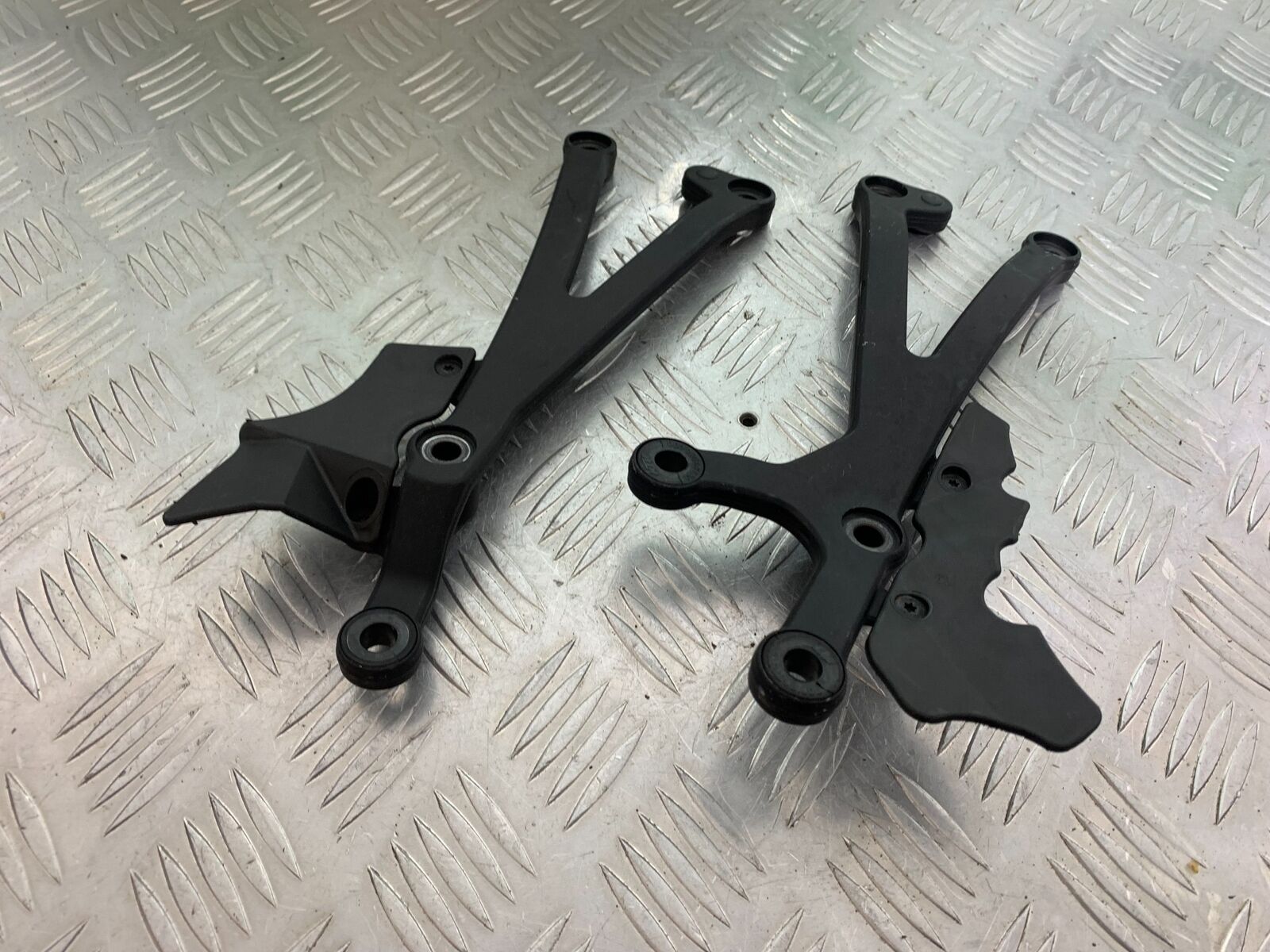 KTM 990 SUPERMOTO T ENGINE MOUNTS YEAR 2010-2011 (CMB1032)