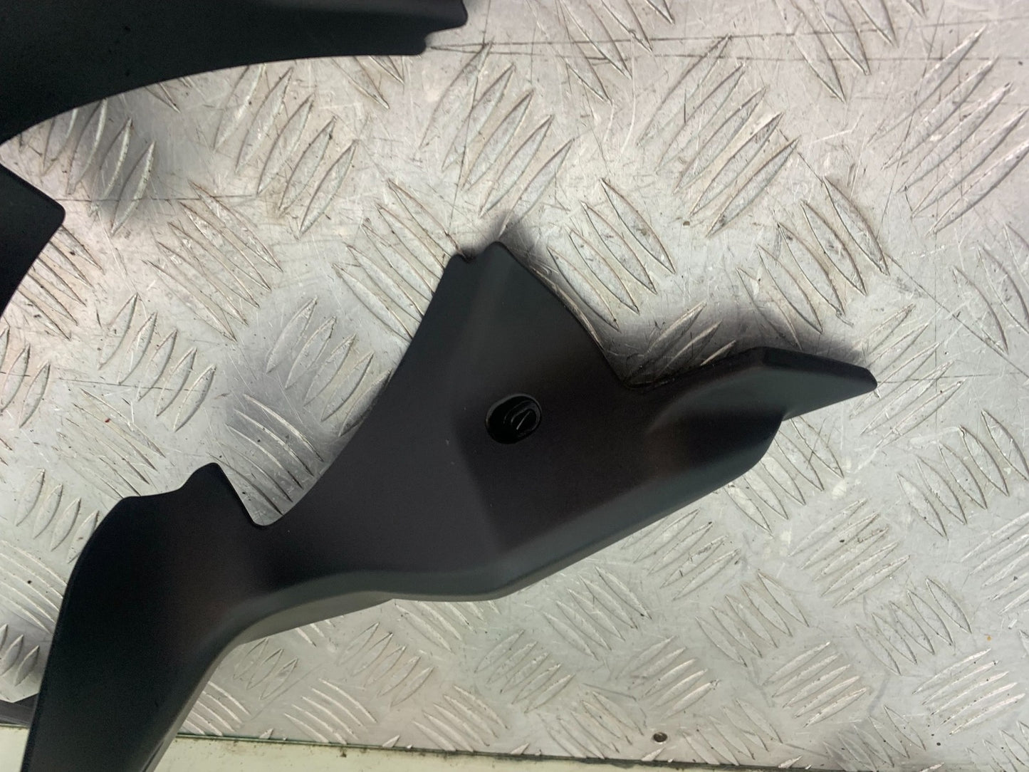 DUCATI 1198 S TOP FAIRING INFILL COVERS  YEAR 2009-2011 (CMB1219)