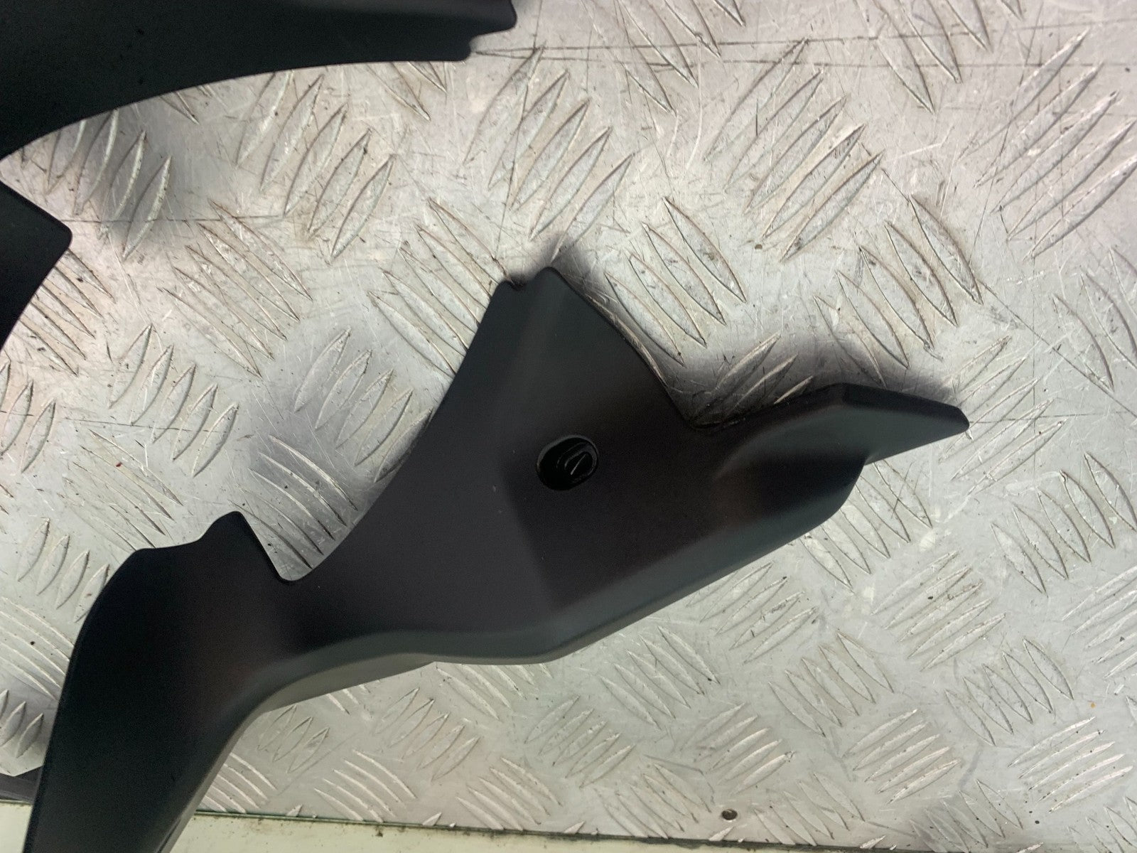 DUCATI 1198 S TOP FAIRING INFILL COVERS  YEAR 2009-2011 (CMB1219)