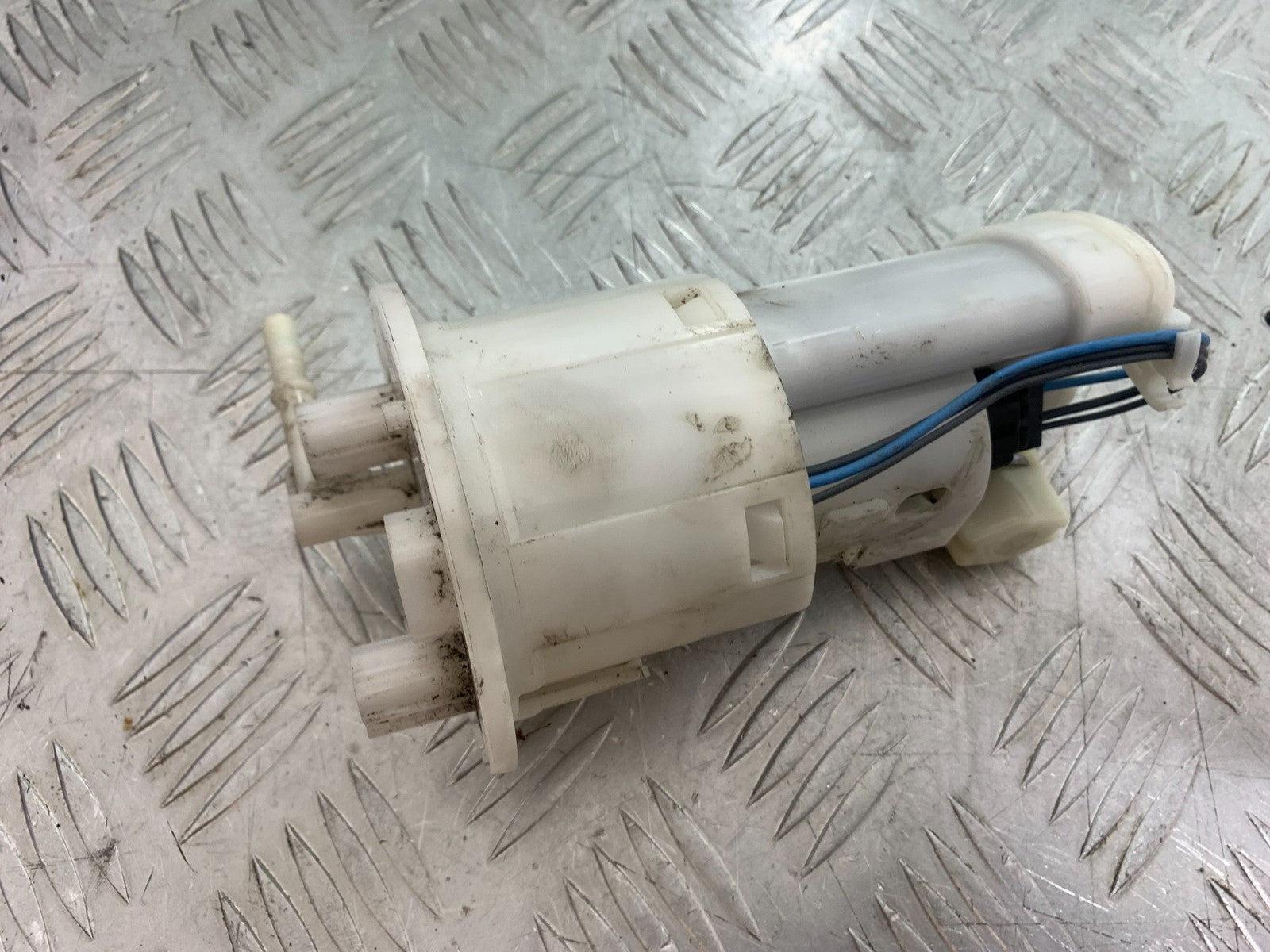 TRIUMPH 675 STREET TRIPLE PETROL PUMP  2013-2016 (CMB1186)