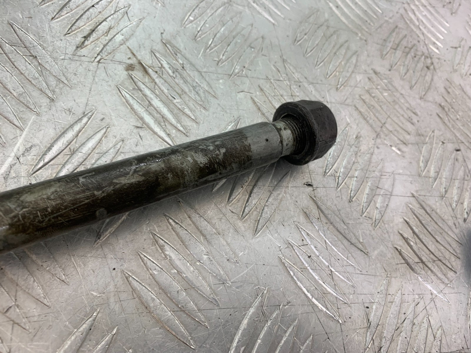 HONDA NT650 V DEAUVILLE REAR WHEEL SPINDLE  YEAR 1999 (CMB1268)