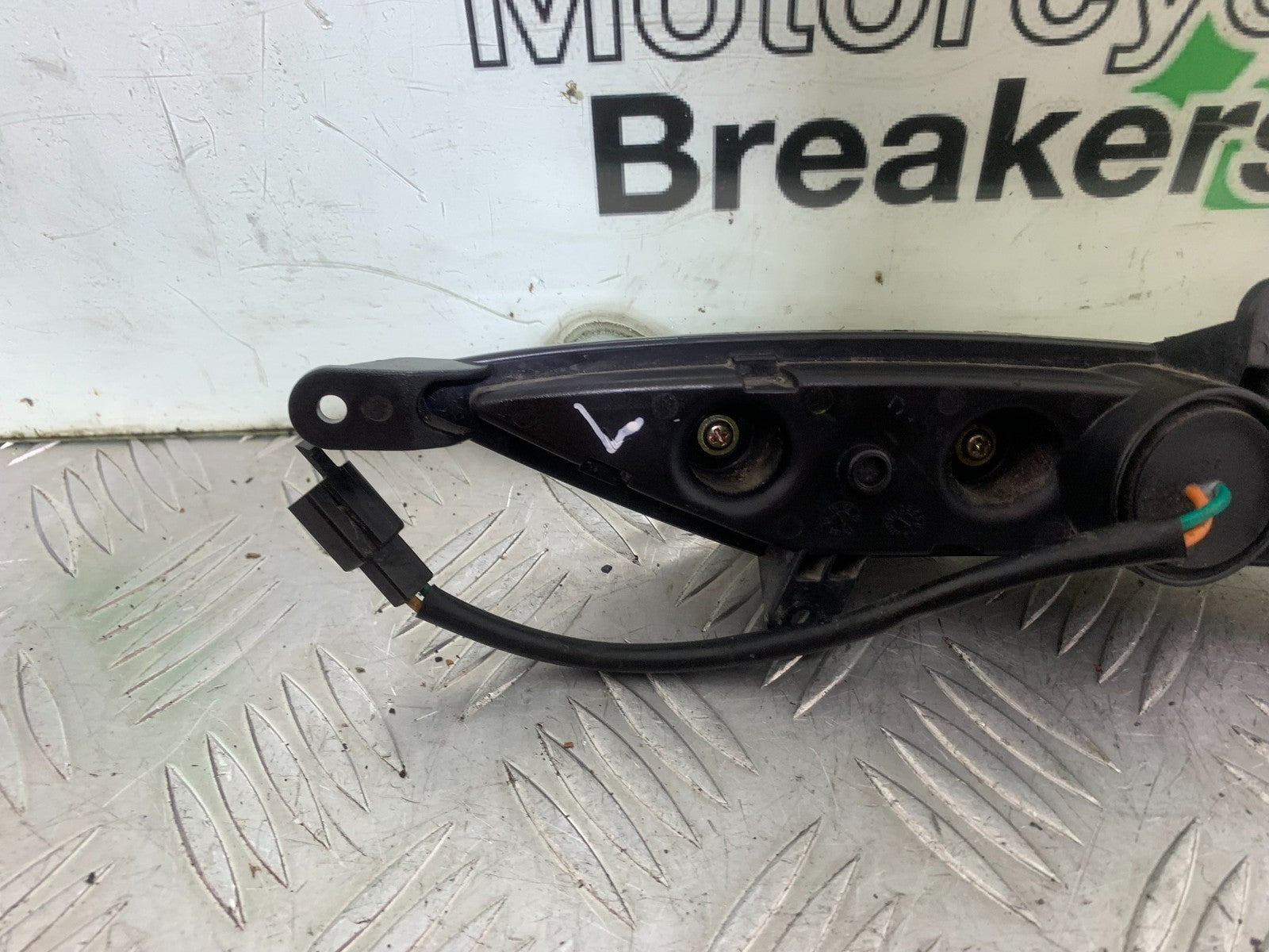 KYMCO CK1 125 FRONT LEFT INDICATOR YEAR 2014 - 2016 (CMB1181)