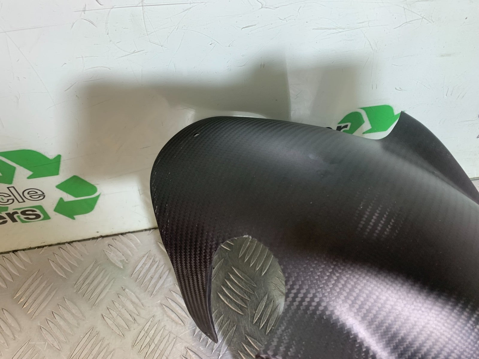 APRILIA RSV4 FACTORY CARBON FRONT MUDGUARD YEAR 2009-2012 (CMB1224)
