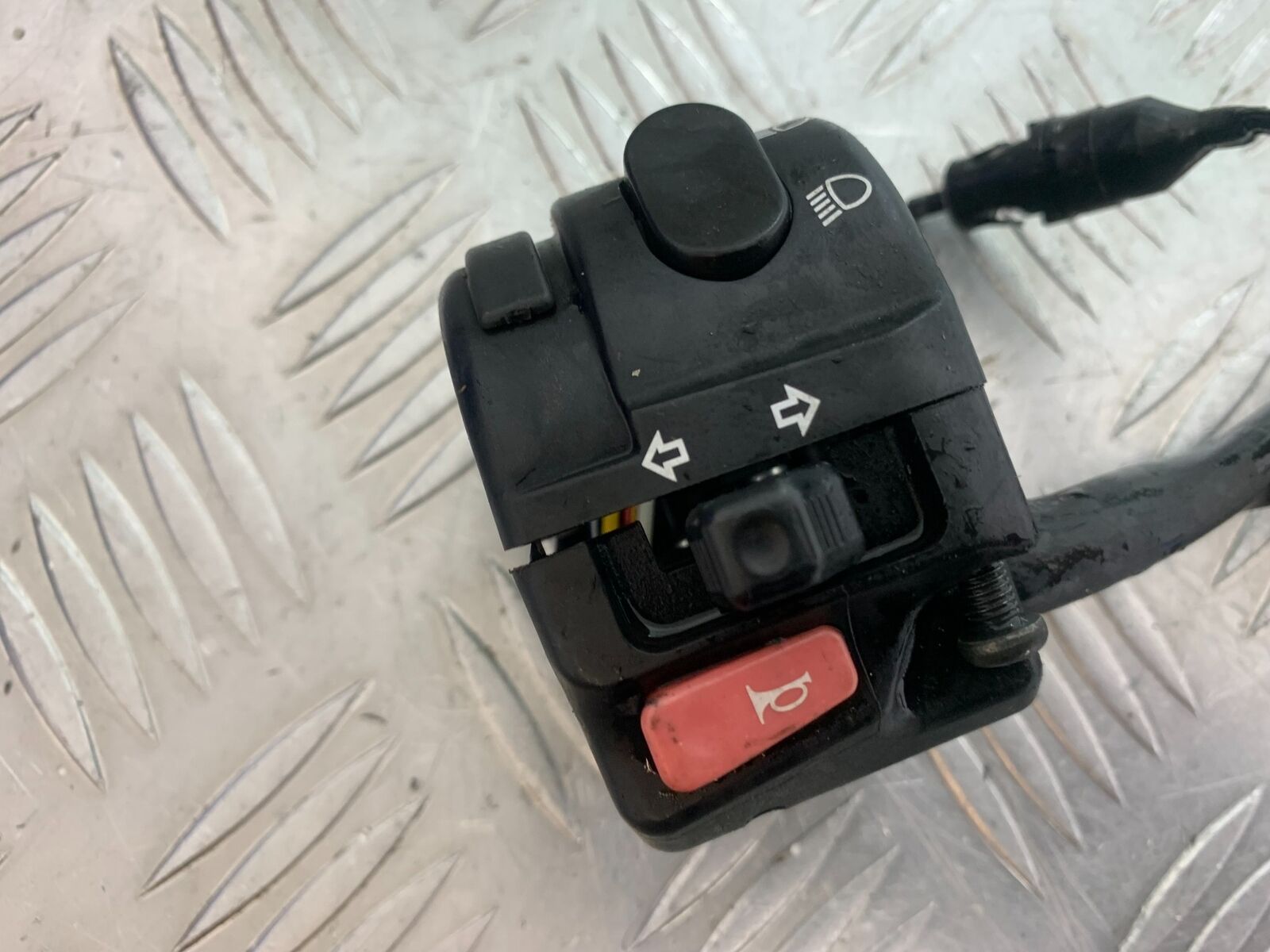 TRIUMPH TIGER 800 LEFT SWITCH GEAR   YEAR 2011-2014 (CMB1113)