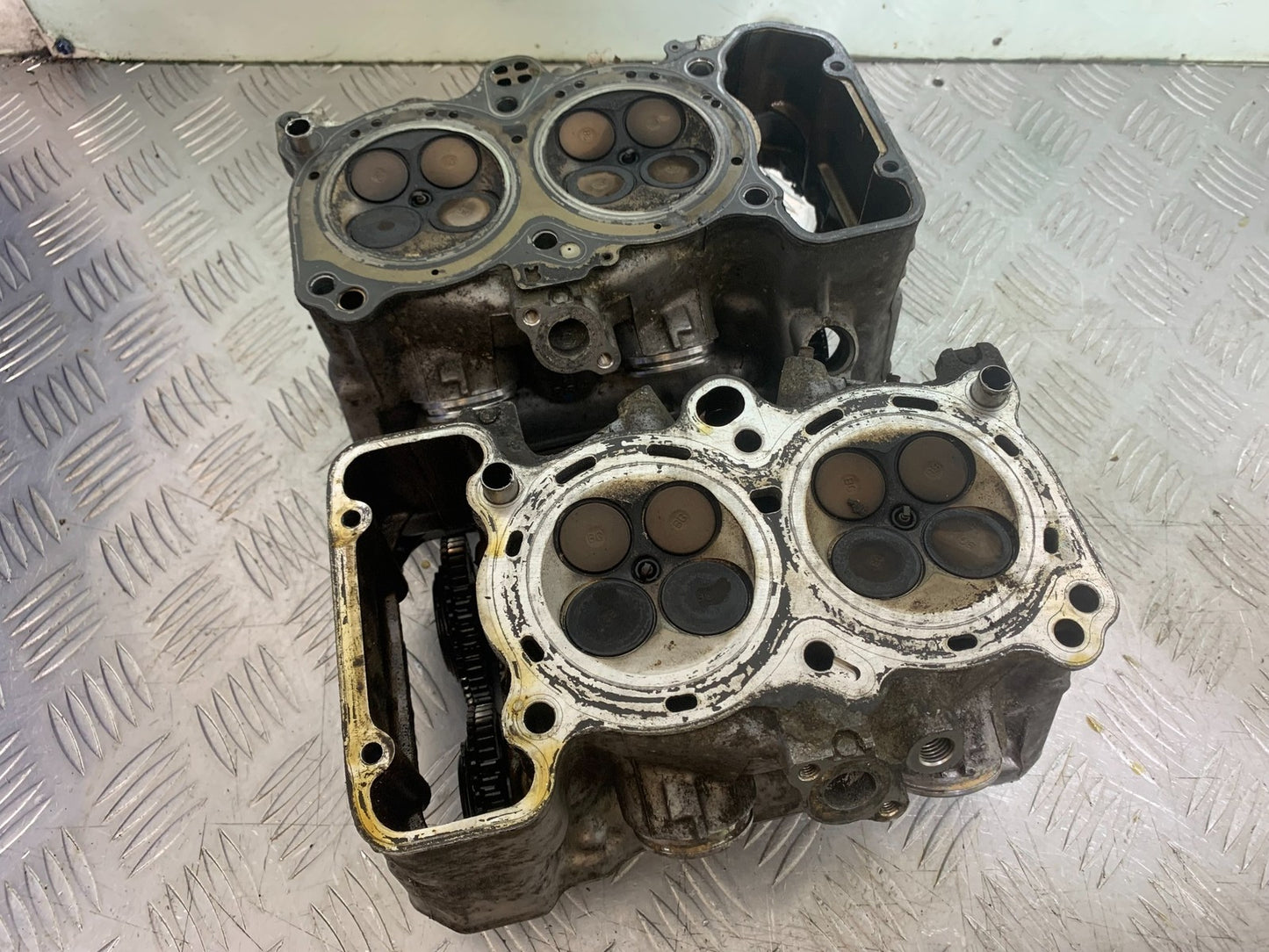 HONDA VFR800 PRE V-TEC FRONT AND REAR CYLINDER HEADS   YEAR 1998-2001 (CMB1233)