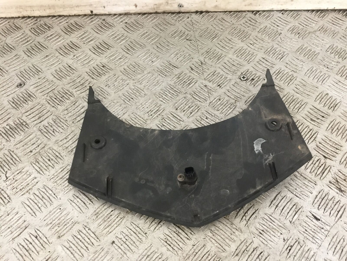 TRIUMPH TROPHY 1215 SE LOWER INFILL PANEL    2012-2017 (STOCK 740)
