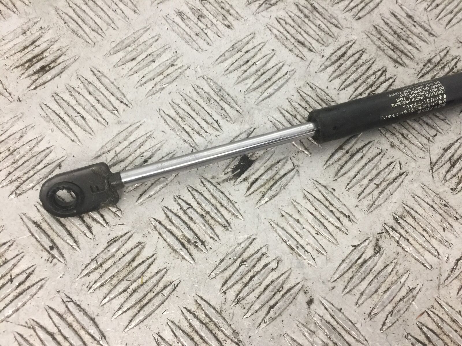 SUZUKI 650 BURGMAN HINGE  YEAR 2014-2018 (STOCK 769)