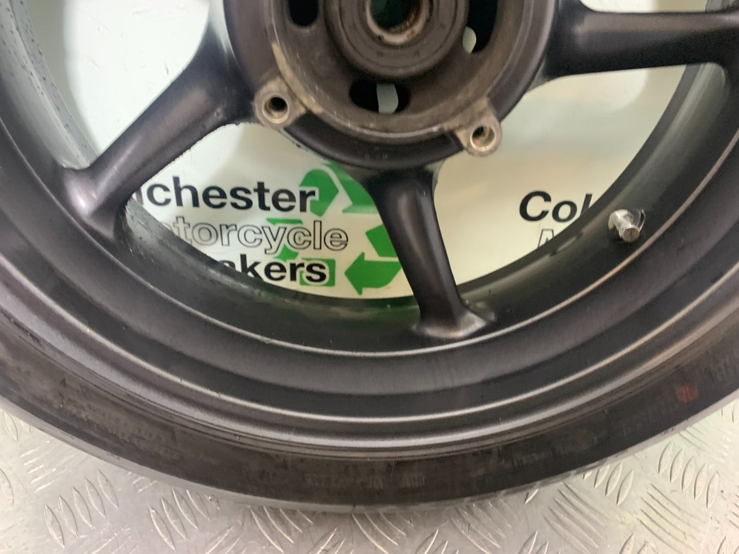 TRIUMPH 675 STREET TRIPLE R REAR WHEEL  YEAR 2013 - 2016 (CMB1221)
