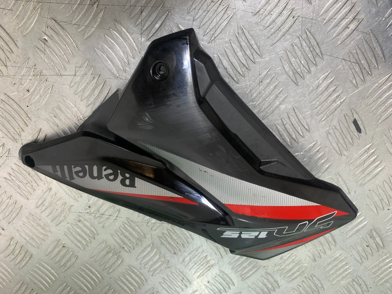 BENELLI BN125 BN 125 LEFT SIDE FAIRING   YEAR 2018-2021 (CMB1194)