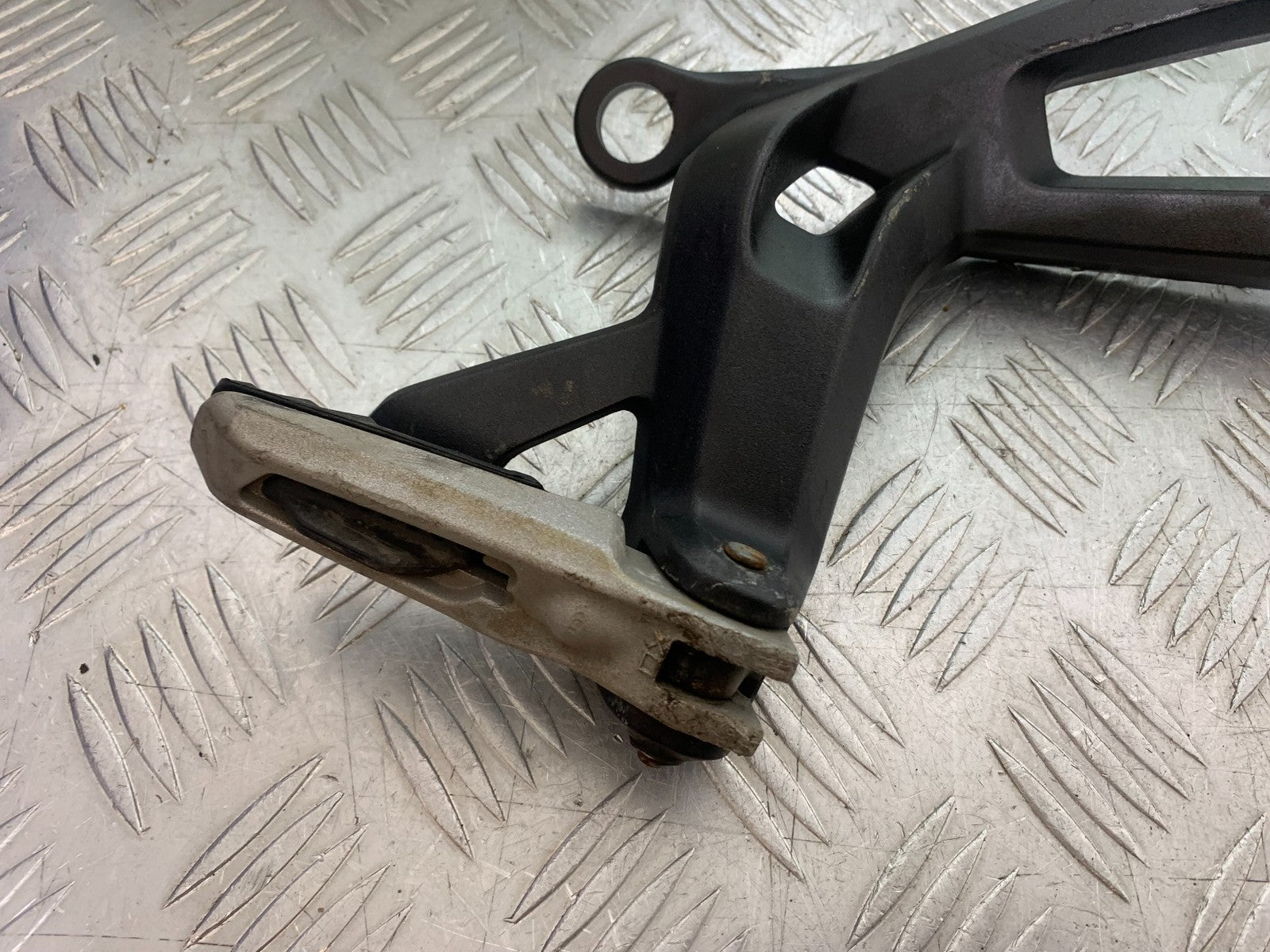 DUCATI 937 MONSTER RIGHT HANGER  YEAR 2021-2024 (CMB1270)