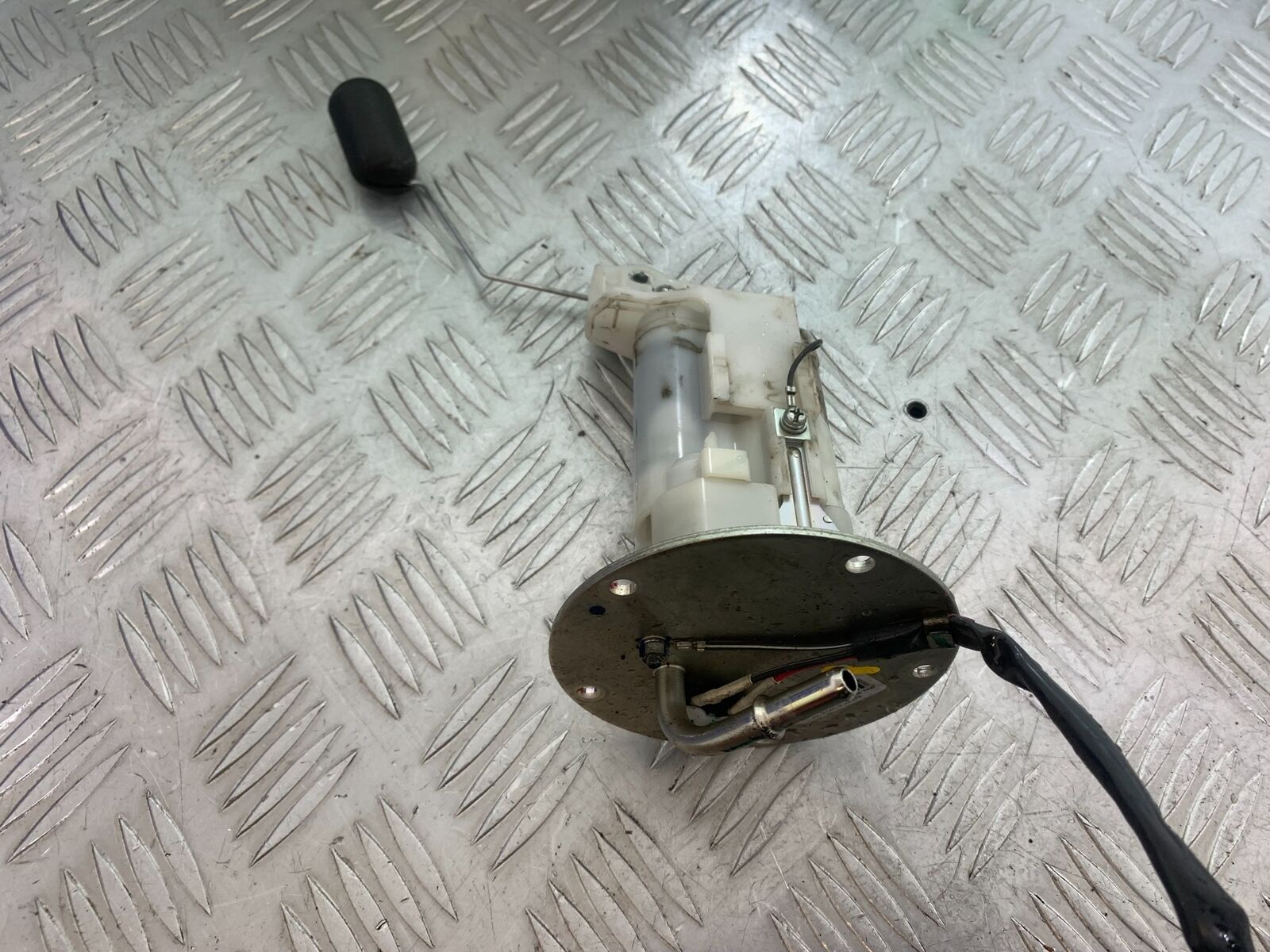 KAWASAKI Z650 ER650 KNFAN PETROL PUMP  YEAR 2022-2024 (CMB1112)