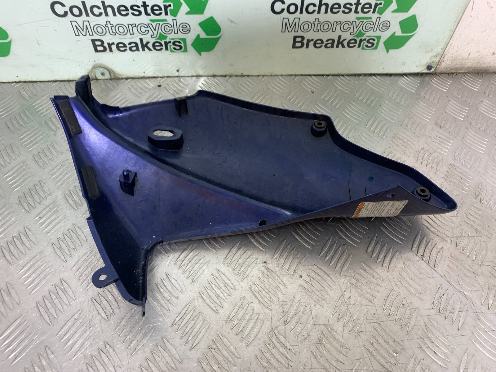 SUZUKI GSF600 GSF 600 BANDIT LEFT FAIRING PANEL  2000-2004 (CMB1269)