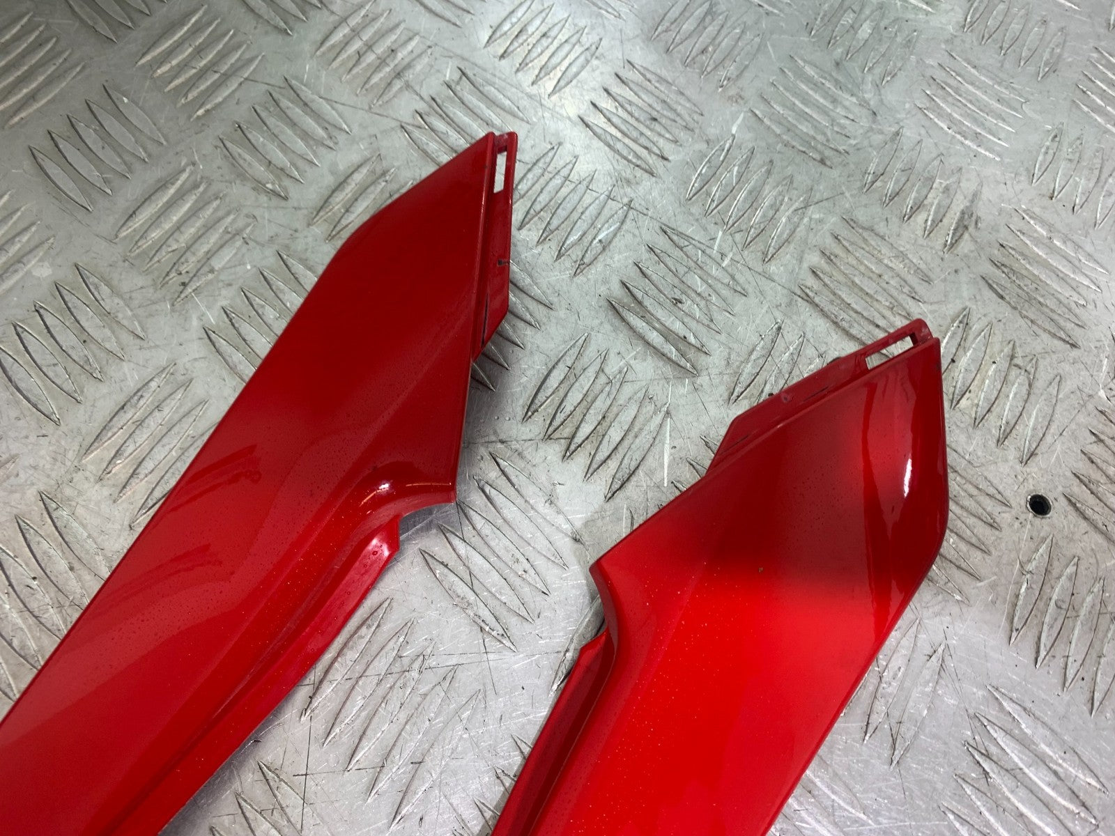 HONDA CBR1000 rr FIREBLADE LEFT & RIGHT SEAT INFILLS YEAR 2012-2016 (CMB1198)