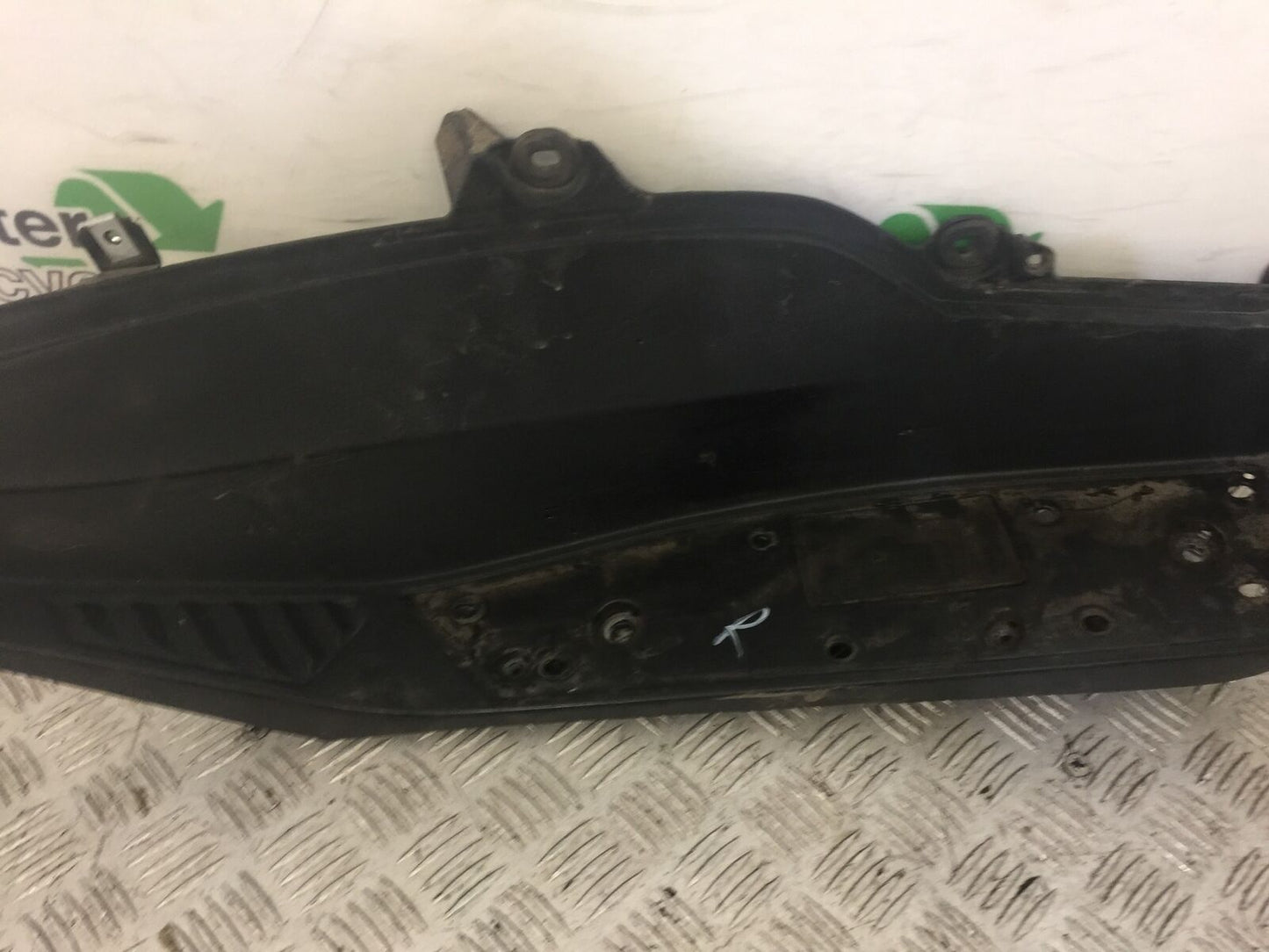HONDA FORZA 125 RIGHT FOOTBOARD YEAR 2015 (STOCK 620)