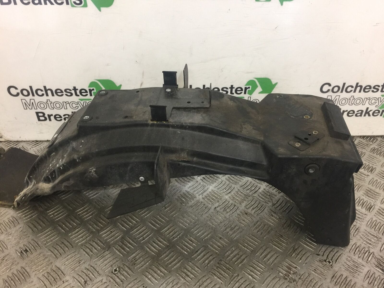 TRIUMPH 750 TRIDENT REAR MUDGUARD YEAR 1994 STOCK 396