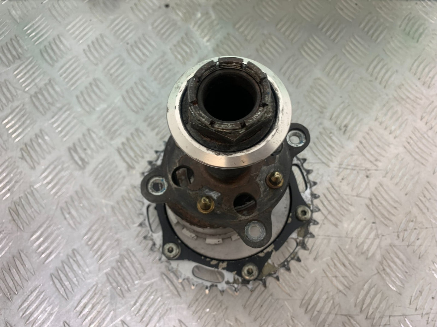 TRIUMPH 1050 SPRINT ST REAR HUB AND CARRIER  YEAR 2004-2007 (CMB1197)