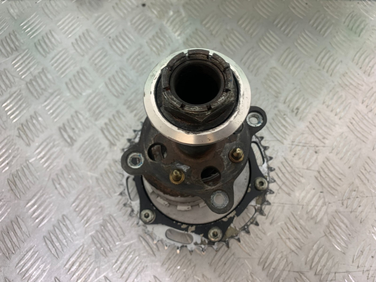 TRIUMPH 1050 SPRINT ST REAR HUB AND CARRIER  YEAR 2004-2007 (CMB1197)