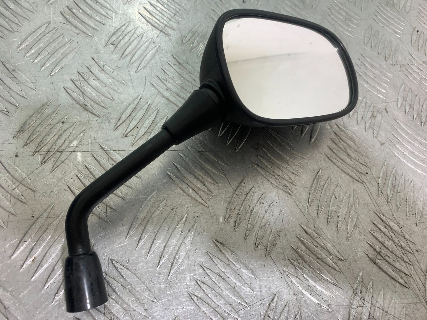 TRIUMPH 1050 SPEED TRIPLE RIGHT MIRROR   YEAR 2005-2007 (CMB1322)