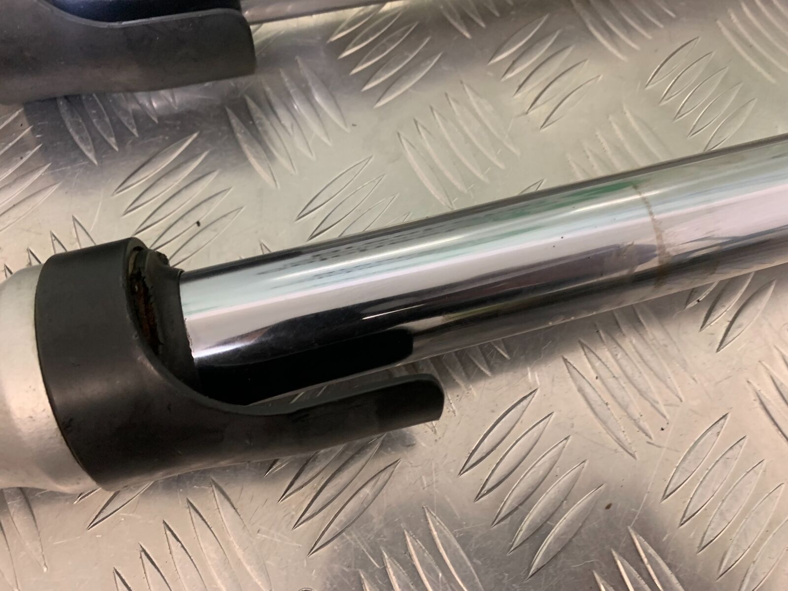 YAMAHA FZ6 FAZER FORKS   YEAR 2004-2007  (STOCK 955)