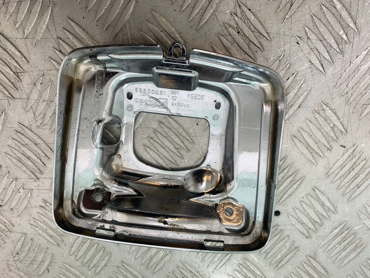 PIAGGIO VESPA GTS 125 REAR LIGHT MOUNTING COVER YEAR 2009-14 (CMB1261)