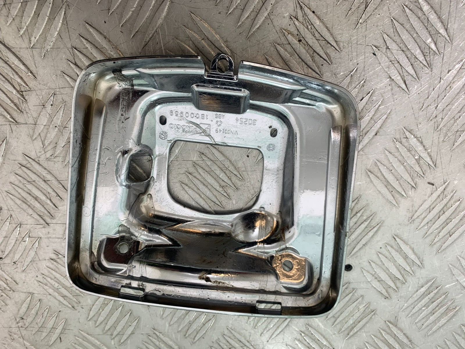 PIAGGIO VESPA GTS 125 REAR LIGHT MOUNTING COVER YEAR 2009-14 (CMB1261)