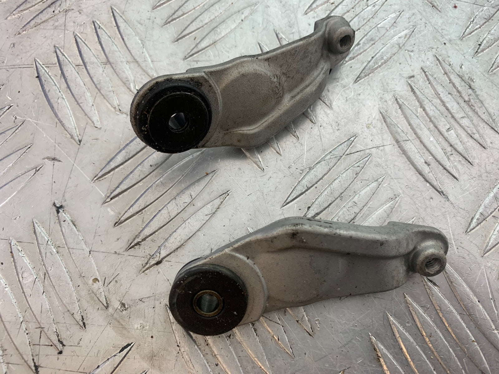 YAMAHA YZF R1 PETROL TANK BRACKETS   YEAR 2004-2006 (CMB1155)